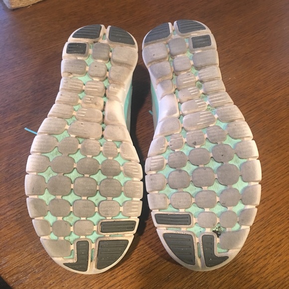 Woman’s Nike’s - Picture 6 of 8